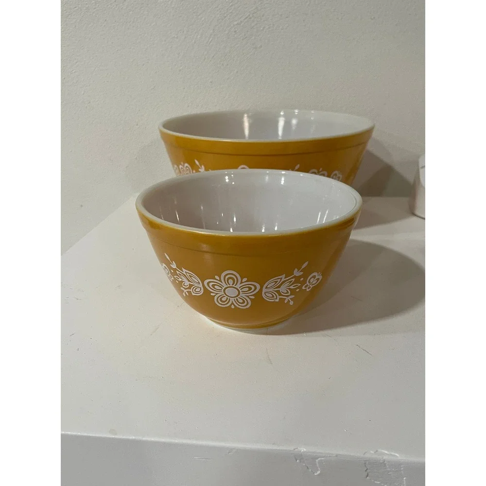 Pyrex Butterfly Gold Mixing Bowls Set of 2 Mustard Yellow 401 1.5pt 403 2.5qt